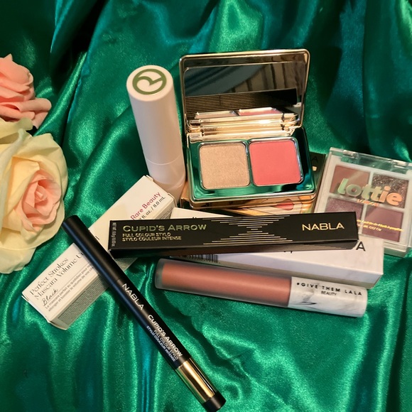 COSMETIC GIFT BOX #2 - Picture 1 of 6